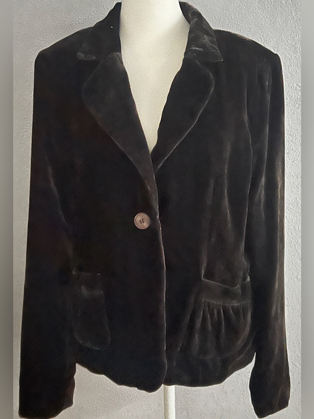 Metro Seven Women’s black velvet blazer Size 12